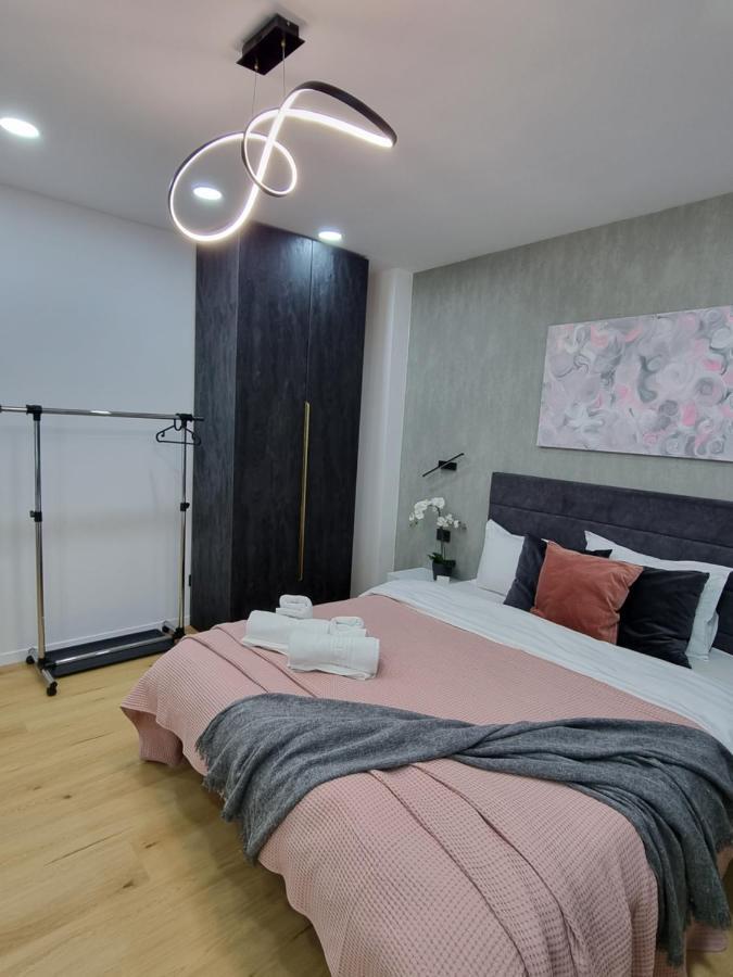 Casa Chiper - Apartament Etaj 1 Braşov Buitenkant foto