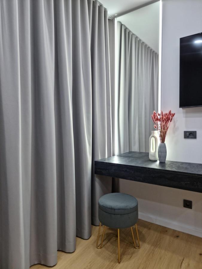 Casa Chiper - Apartament Etaj 1 Braşov Buitenkant foto