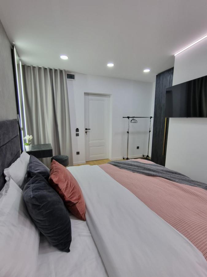 Casa Chiper - Apartament Etaj 1 Braşov Buitenkant foto