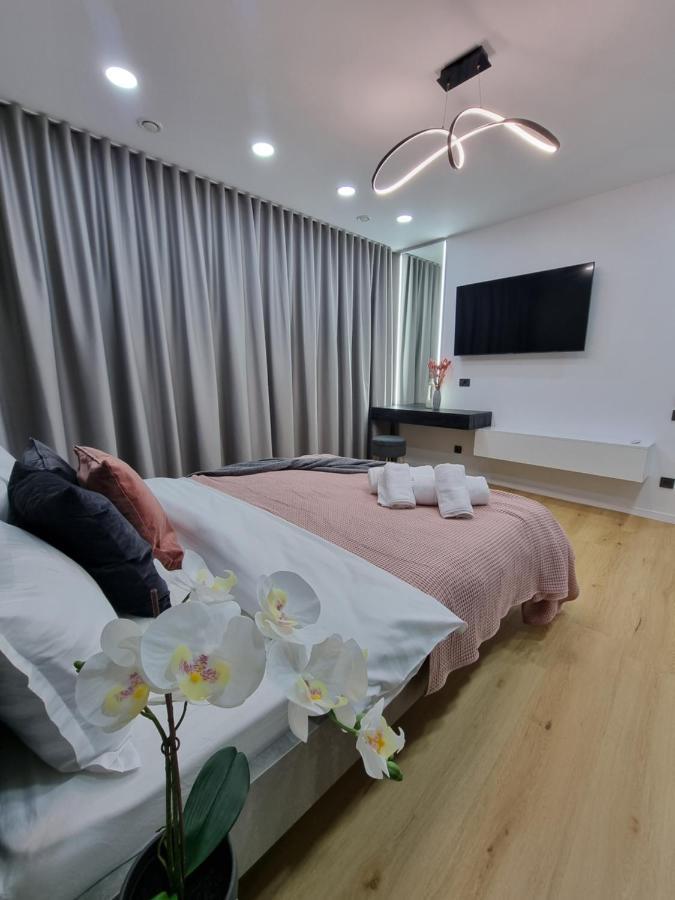 Casa Chiper - Apartament Etaj 1 Braşov Buitenkant foto