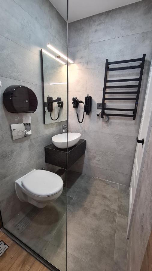 Casa Chiper - Apartament Etaj 1 Braşov Buitenkant foto