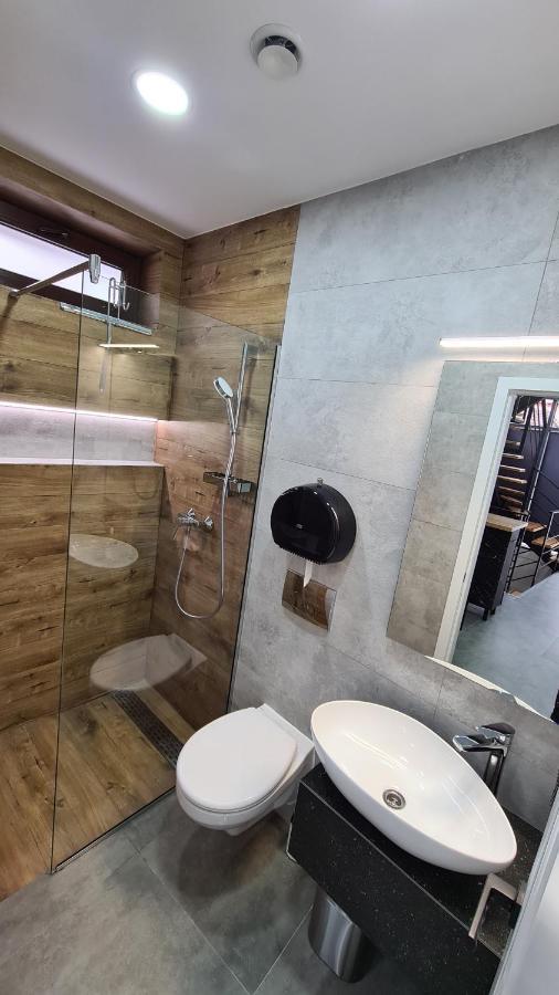 Casa Chiper - Apartament Etaj 1 Braşov Buitenkant foto